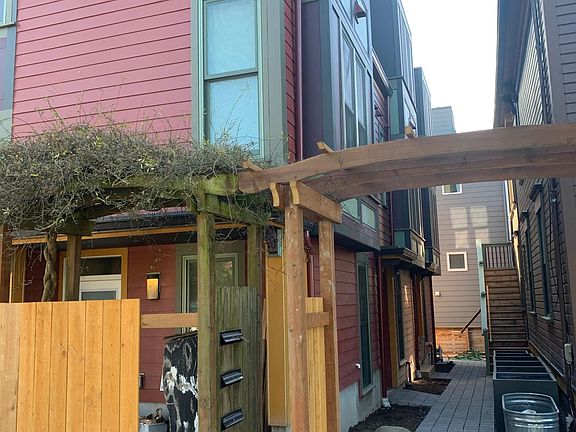 Walkway between 1886 Victorian and new townhouses. 2311 is the northernmost townhouse and has its own patio and bench by the front door!