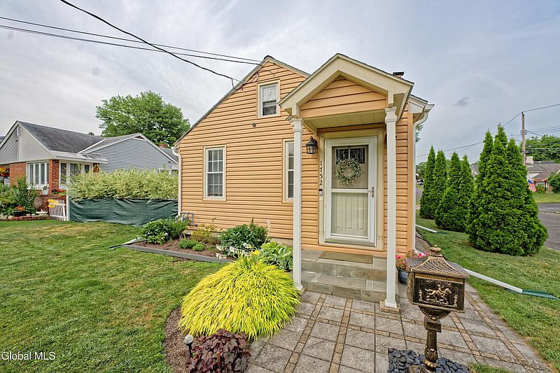 2nd image of 1752 Van Cortland Street