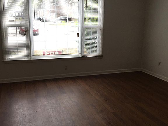 3rd image of 117 Manorwood Ct APT D