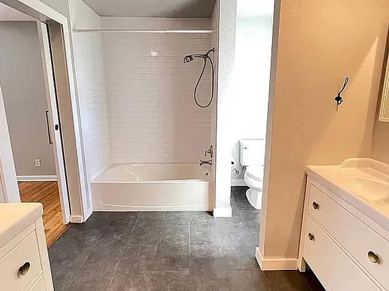 1806 Vine St — Photo 9