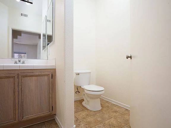 4th image of 2110 N Los Feliz St #1034