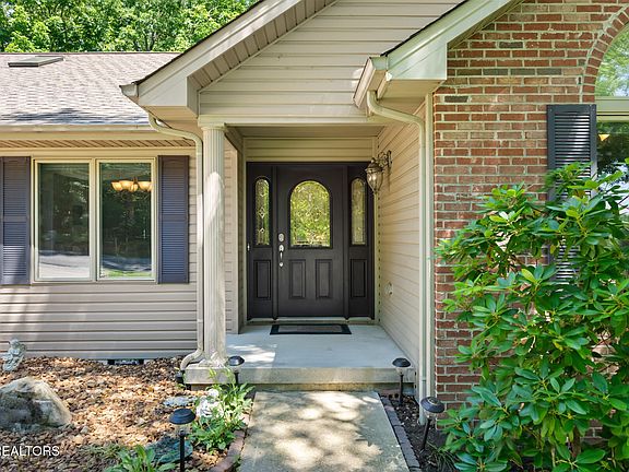 4th image of 123 Camelot Ln
