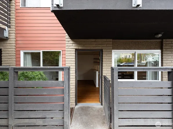 5220 42nd Avenue S, Seattle, WA 98118