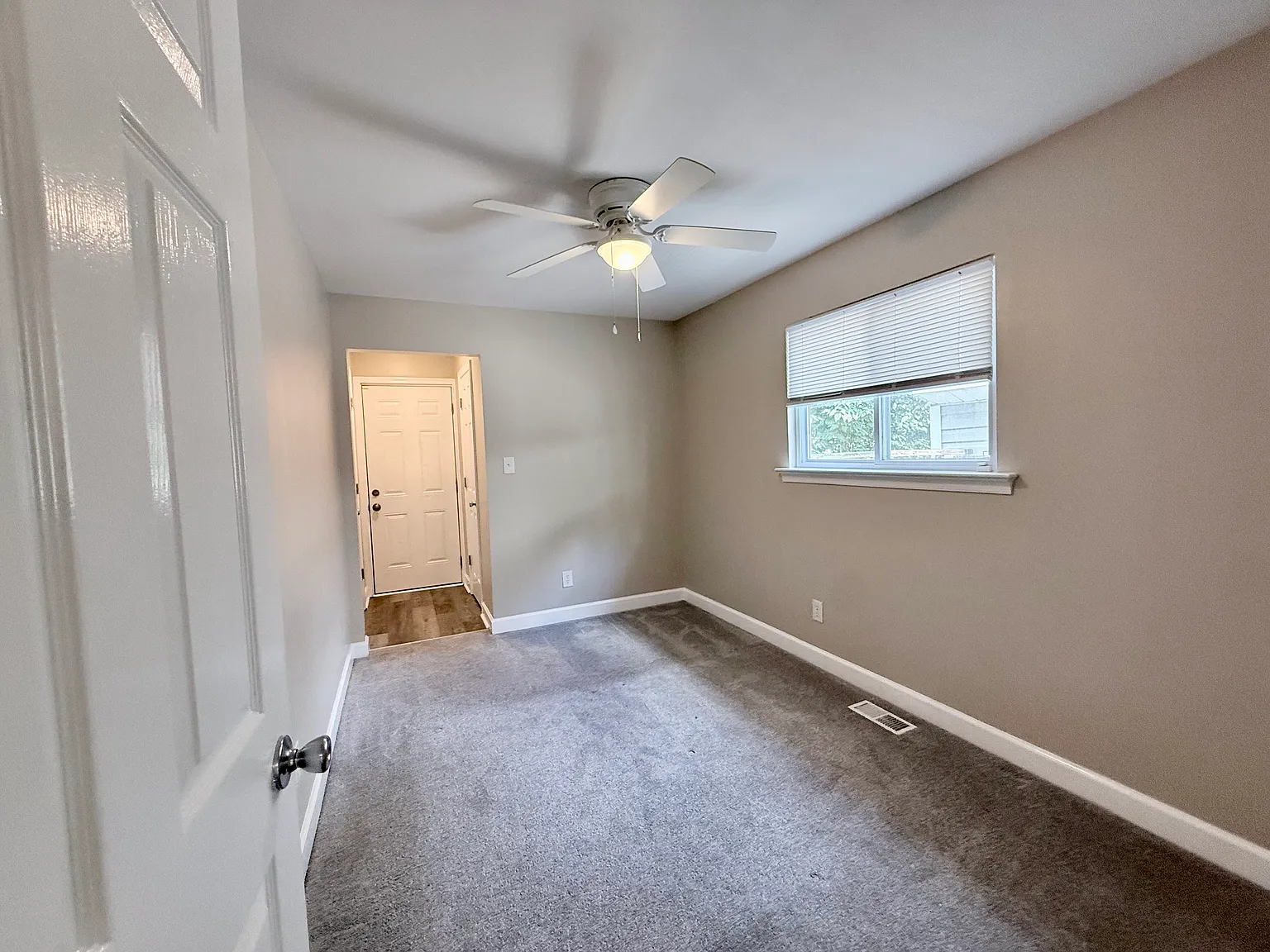3 bed, 941 sqft, $1,800 — Photo 3