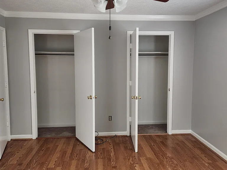 1129 S Maple St — Photo 12