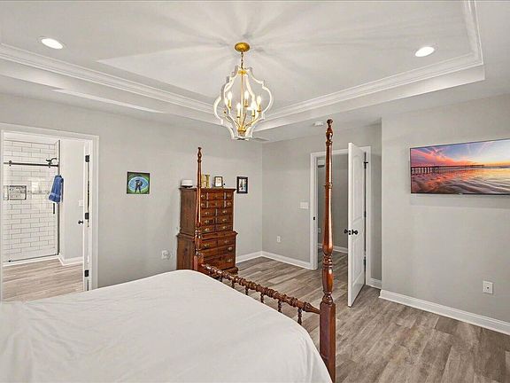 5th image of 452 Middle Creek Way