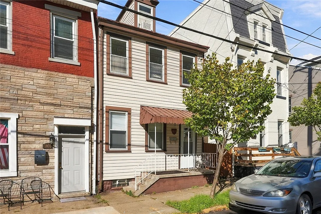 4 bed, $3,300 — Photo 1