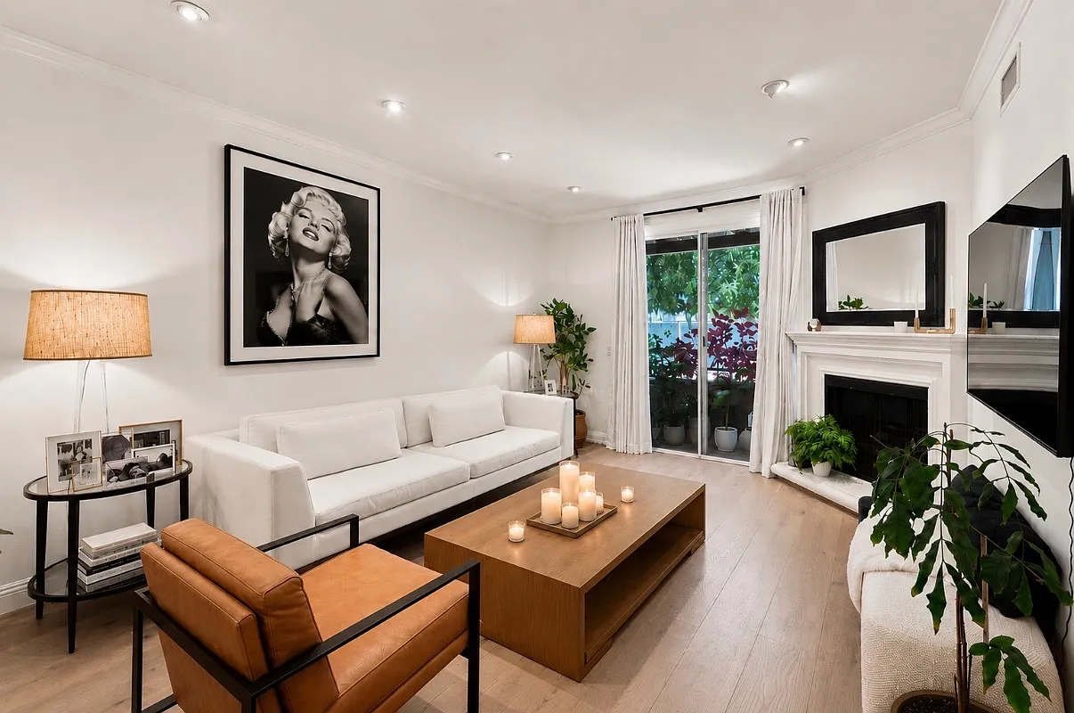 Whitsett Ave, Studio City — Photo 1