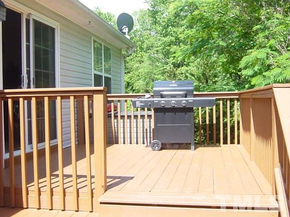 4th image of 144 Carriage Hill Dr
