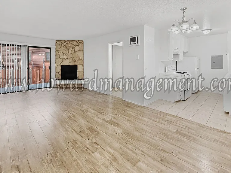 323 Bicknell — Photo 3