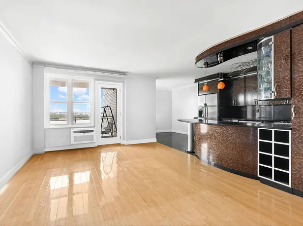 370 Ocean Pkwy APT 11J, Brooklyn, NY 11218