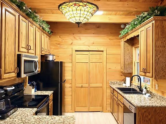 6th image of this home