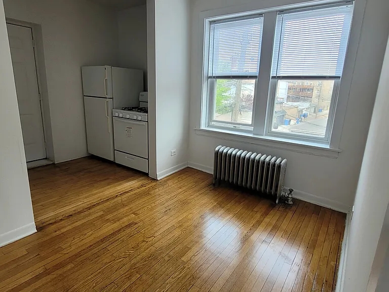 4935 N Whipple St #3E — Photo 2