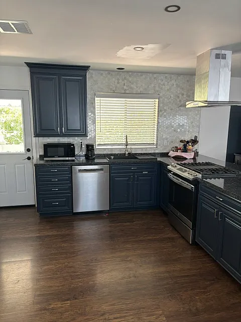 2 bed, 1040 sqft, $3,000 — Photo 2