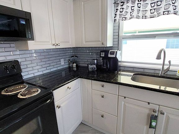 5th image of 2525 Gulf City Rd Lot 17