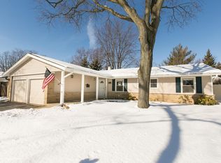 240 Peach Tree Ln, Elk Grove Village, IL 60007