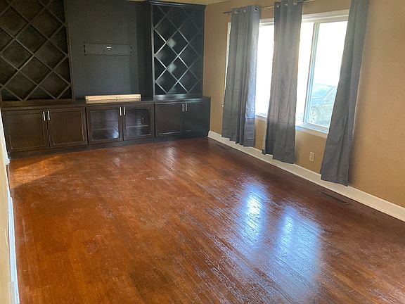 3rd image of 9810 Newton Ave
