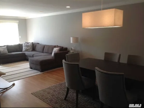 126 Foxwood Dr Unit 126, Jericho, NY 11753