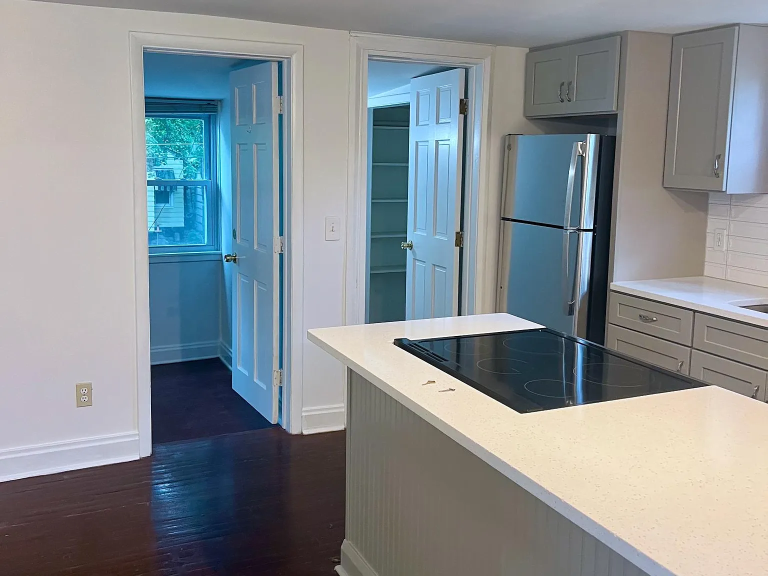1 bed, 950 sqft, $1,750 — Photo 3