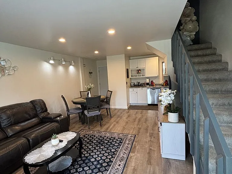 2803 Wilson St — Photo 5