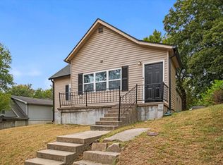 1914 W 7th St, Leavenworth, KS 66048