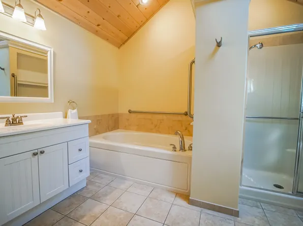23 Four Seasons Dr, Mashpee, MA 02649