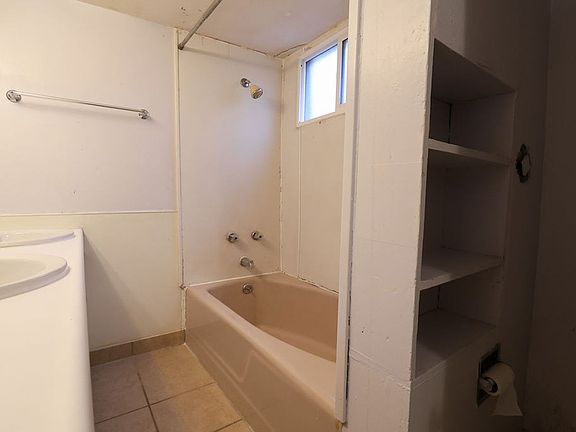5th image of 1820 11th Ave #2