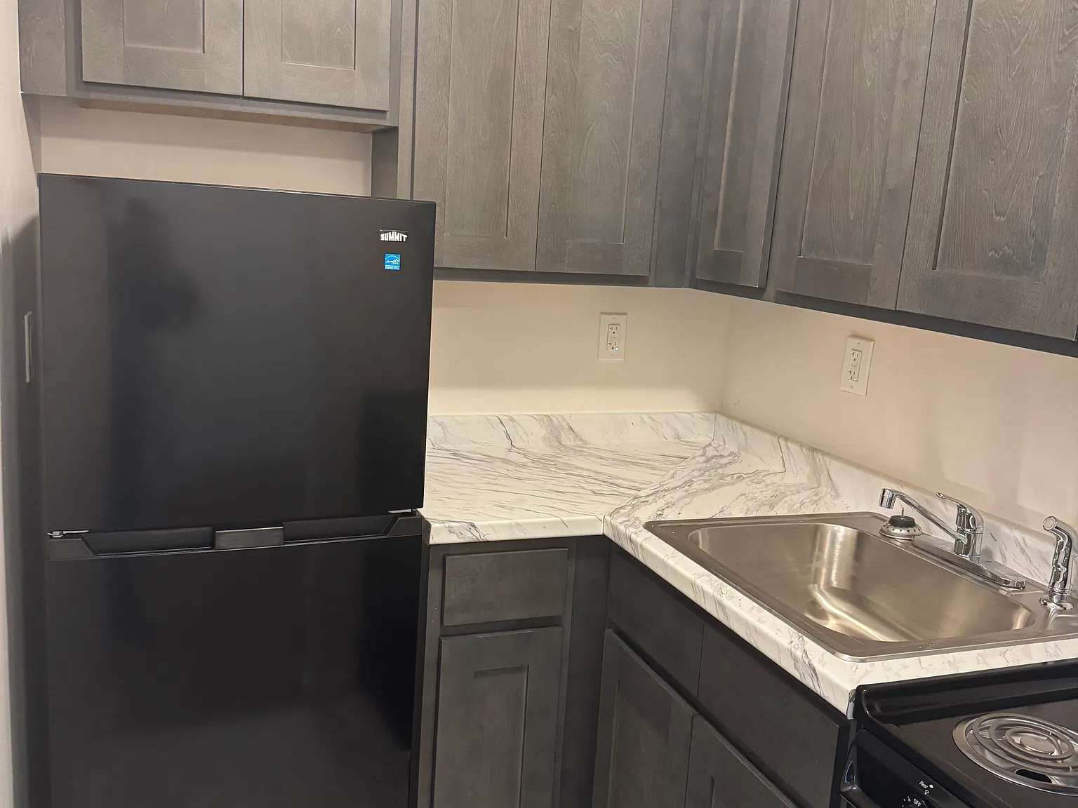 Colonial Square Apartments — Photo 4