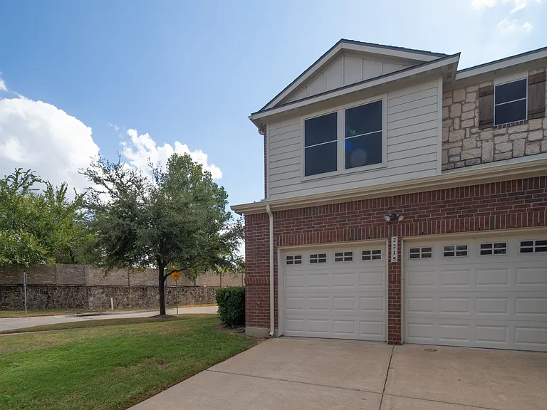 2215 Canterbury Park Dr — Photo 26