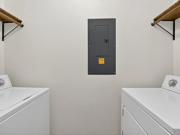 714 Ashentree Dr — Photo 16