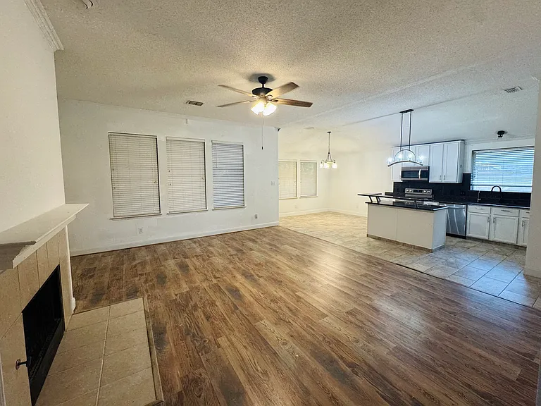 105 Fieldwood Ct — Photo 6