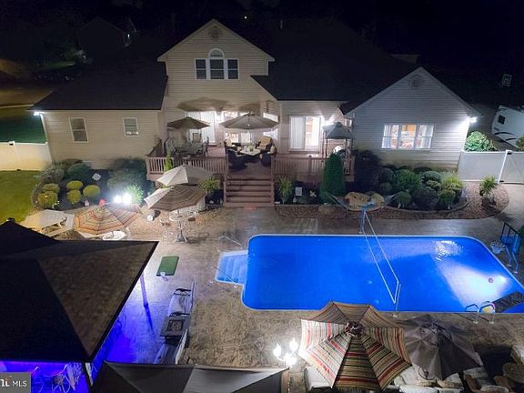 3rd image of 1031 Golda Ln