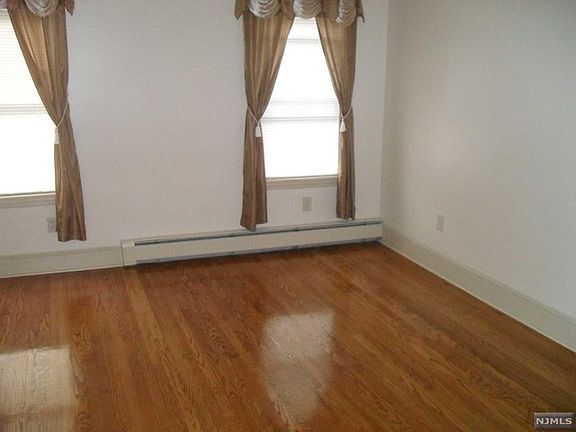 5th image of 20 Ackerman Ave