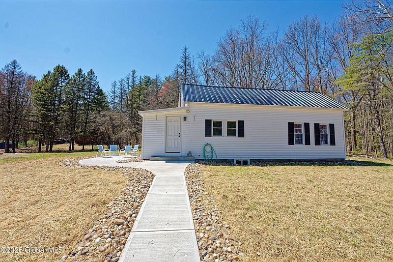 3rd image of 50 Edie Road