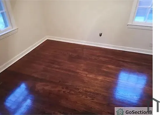 3 bed, 1200 sqft, $1,100 — Photo 2
