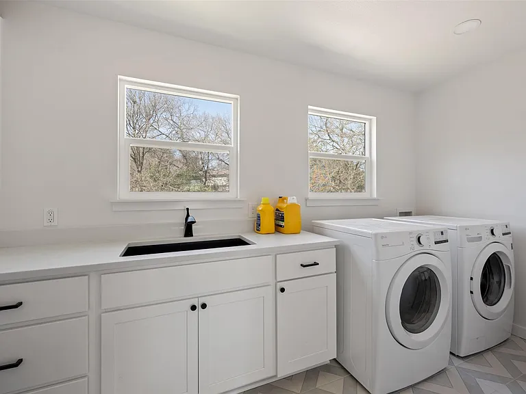 6104 Reicher Dr — Photo 27