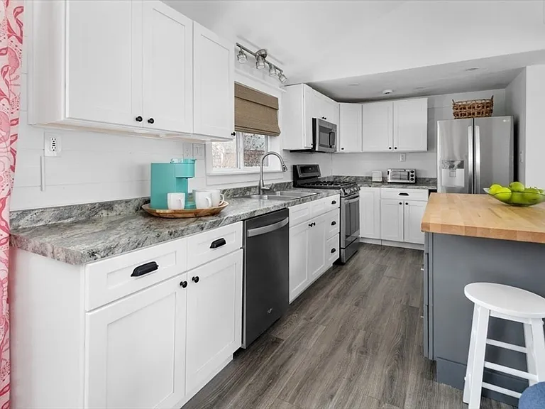 30 Roosevelt Rd #1 — Photo 9