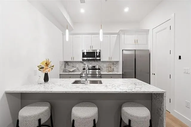 491 Broadway #202 — Photo 1