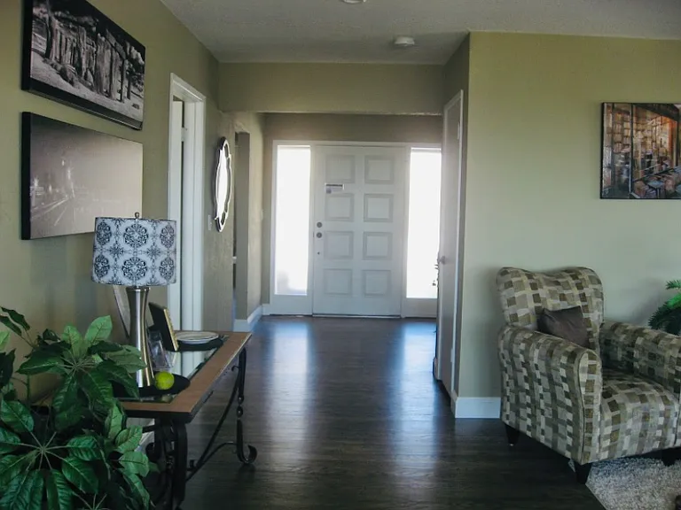 Open hallway - flat