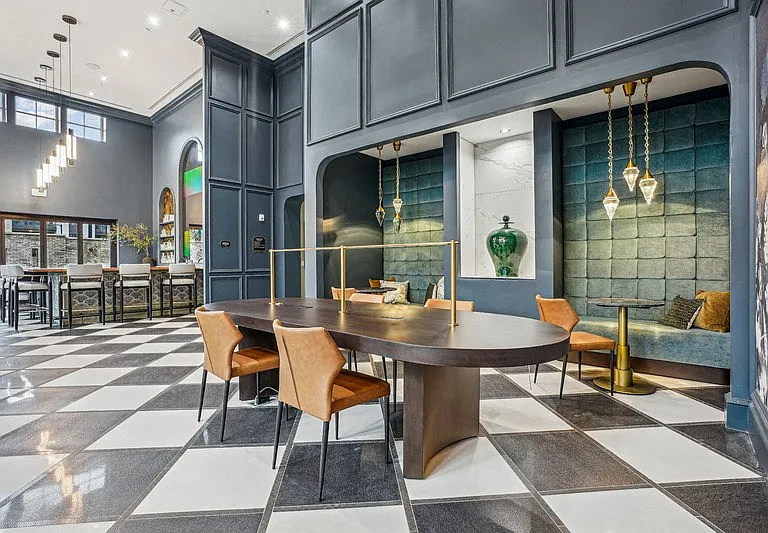 Florent Clubroom