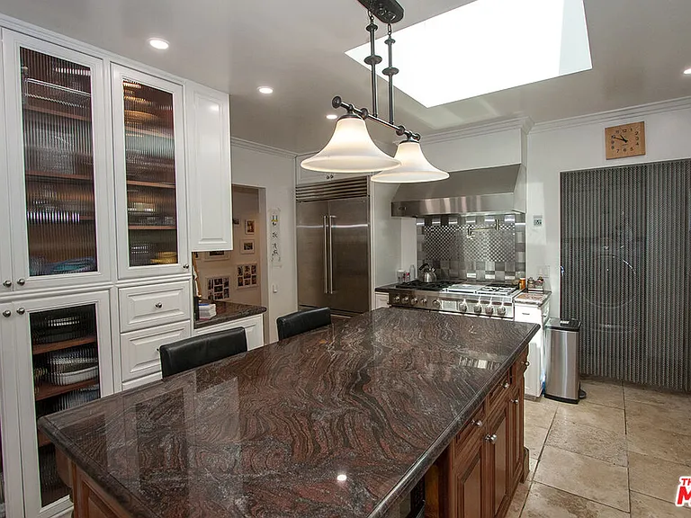 1173 S Point View St — Photo 10