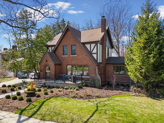5th image of 2656 Burnham Rd