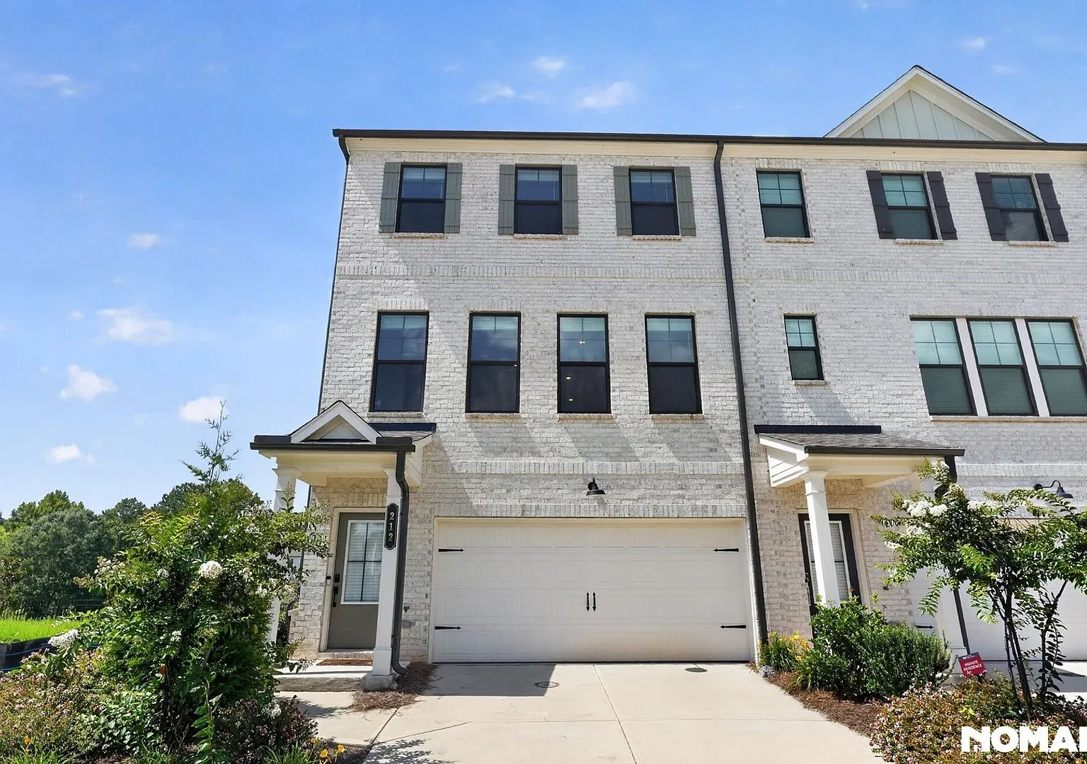 Luxurious 3BR Townhome in Lawrenceville — Photo 1
