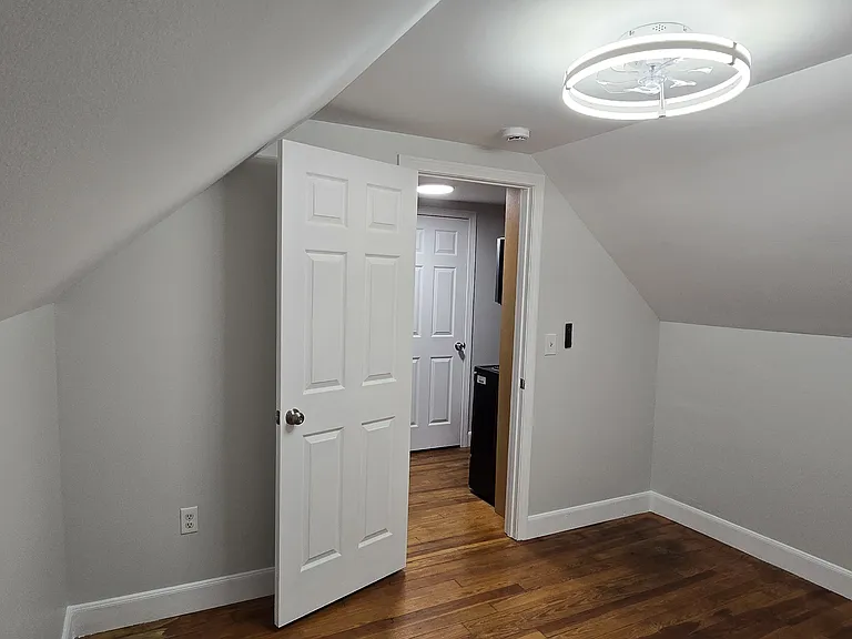 131-133 Morris Ave #3 — Photo 17