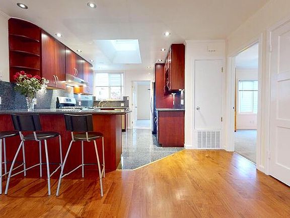 4th image of 2752 41st Ave