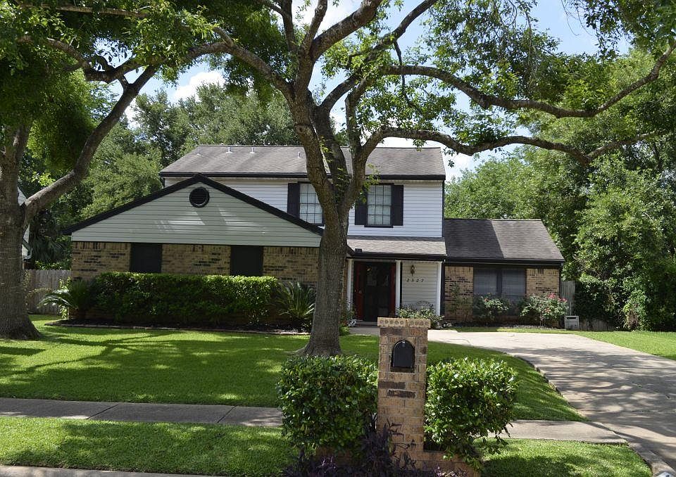 Welcome to 2327 Trail Wood Lane in The Grove of Richmond