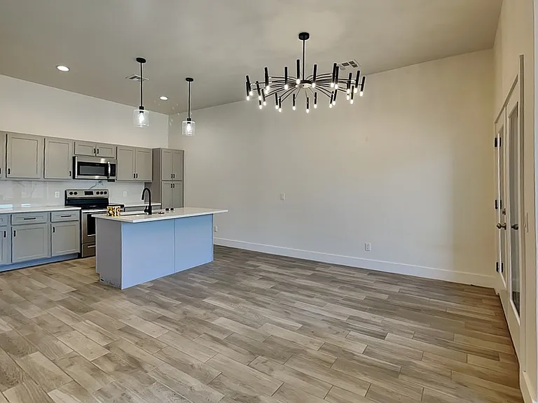 217 N Wright St — Photo 6