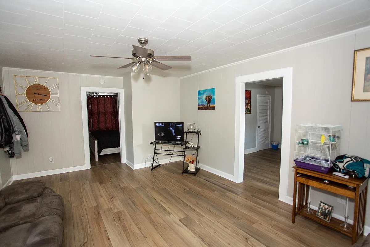 Unit Photo - 111 Summit St