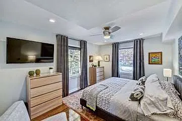 510 Queens Rd — Photo 43