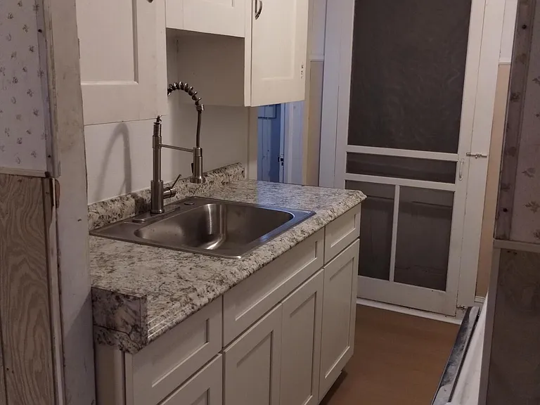 231 E Front St #D — Photo 5